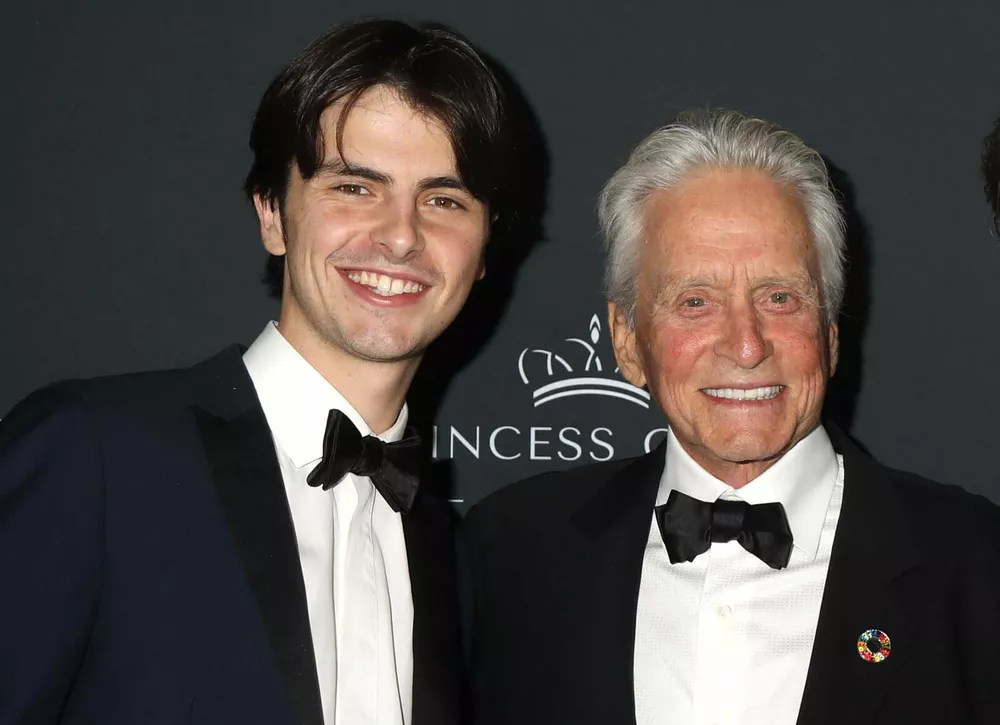 Сын Майкла Дугласа и Кэтрин Зеты-Джонс дебютирует в большом кино