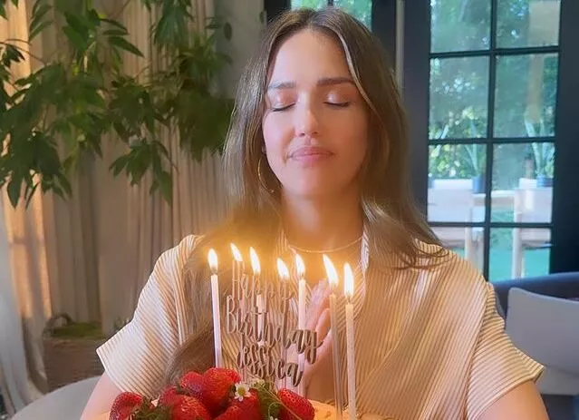 Джессика Альба отпраздновала день рождения в кругу семьи