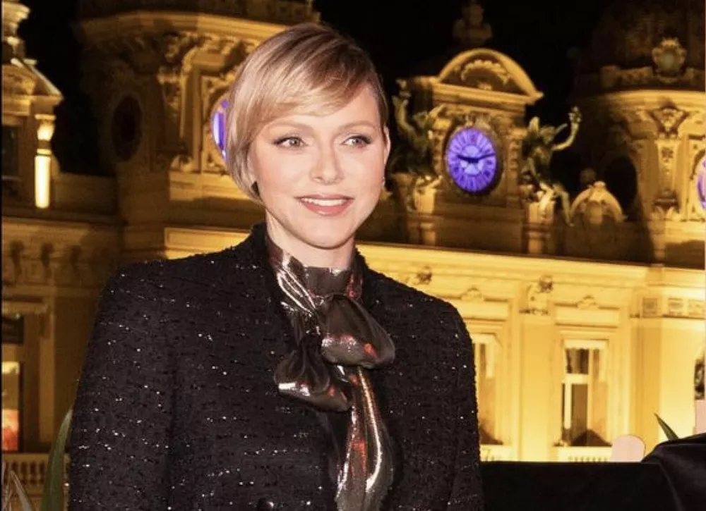 Королевский рок-н-ролл: княгиня Шарлен посетила светское мероприятие в кожаных брюках