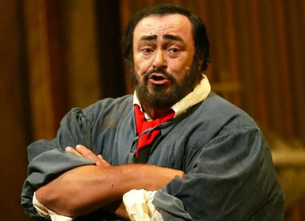 Лучано Паваротти прятал макароны, чтобы перекусывать во время выступлений