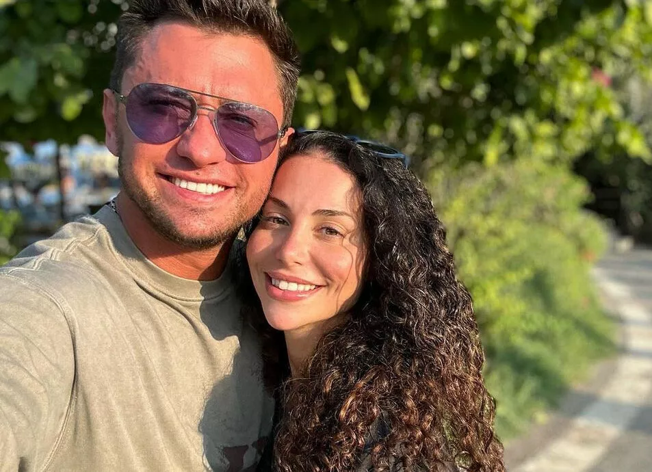 Зепюр Брутян показала, как их с Павлом Прилучным сын делает первые шаги у опоры