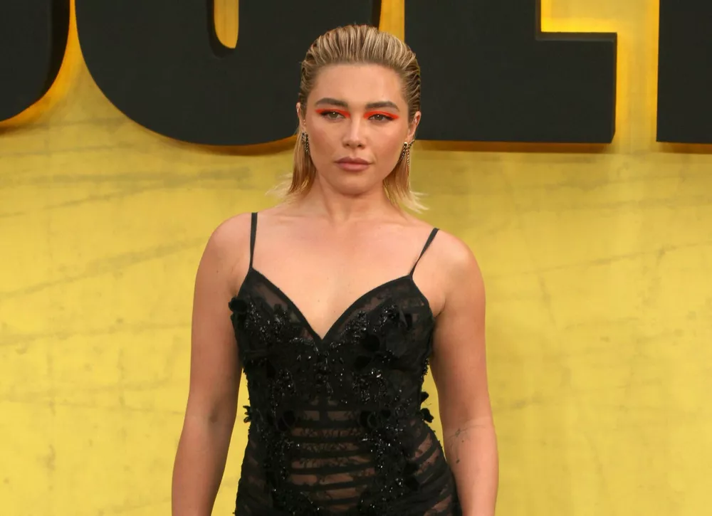 Ограбили машину Флоренс Пью — что известно