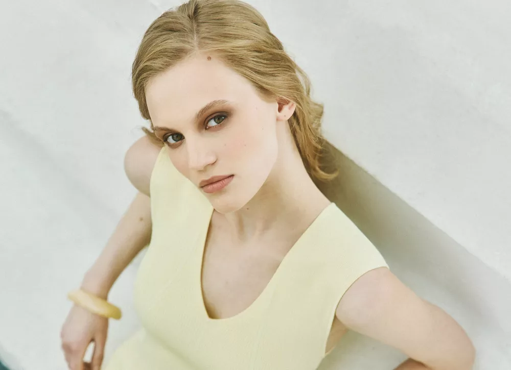 От арт-футболок до лонгсливов в коробках для пиццы: дайджест fashion-новостей