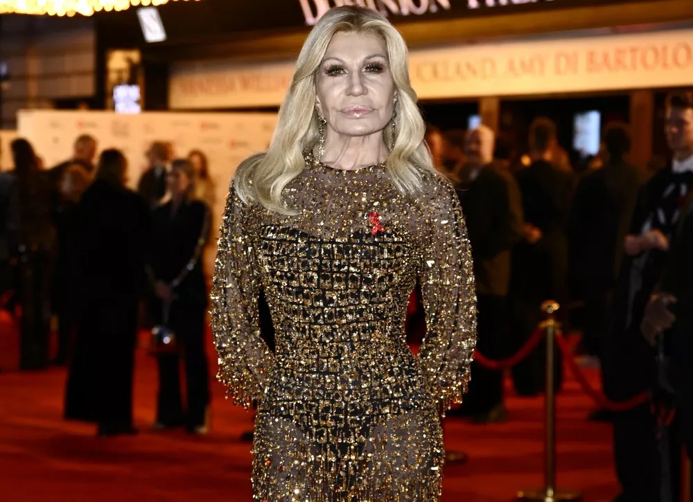 Сделка года: Prada купил Versace за 1,38 млрд долларов