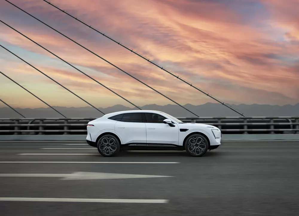 Удлиненный Chery, цены на новый Haval, минивэн Hongqi, оснащение Avatr, обеление Rox – главные события в мире авто