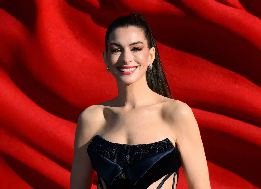 Энн Хэтэуэй подозревают в подтяжке лица