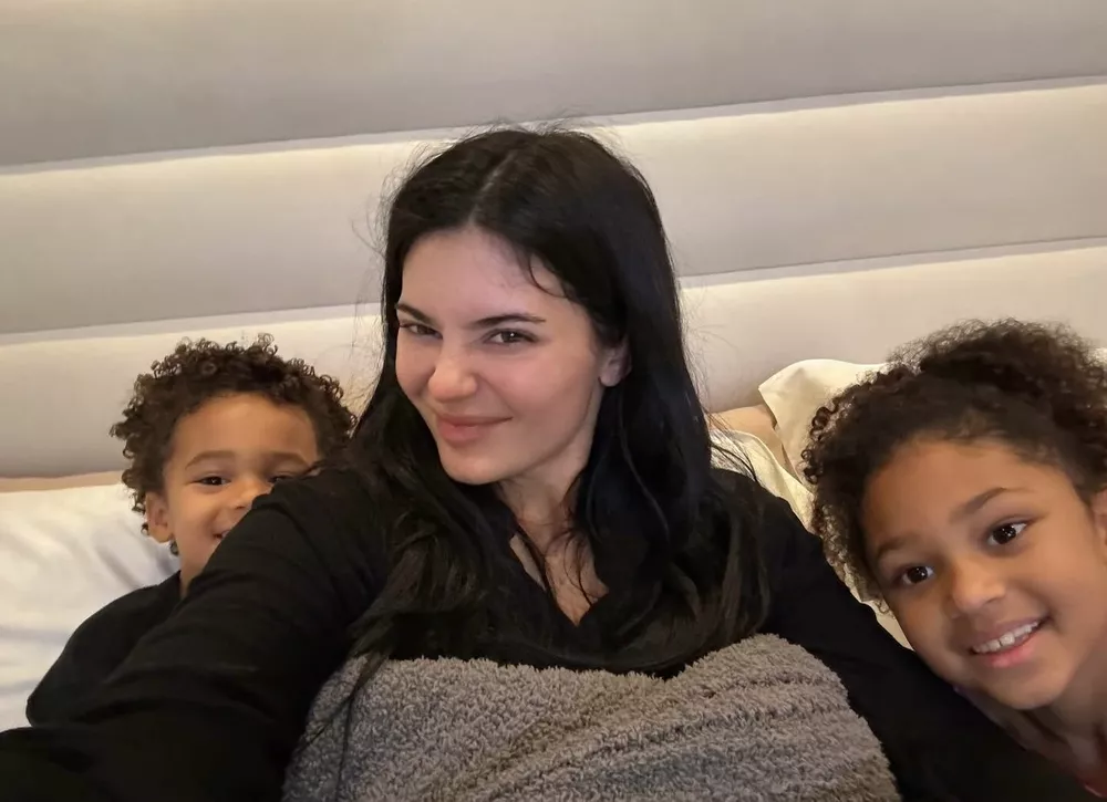 Кайли Дженнер дала редкий комментарий о дочери Сторми 