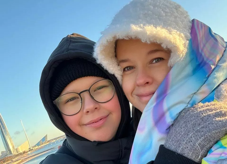 Катерина Шпица поддержала сына на вручении паспорта: "Будущий старший брат"