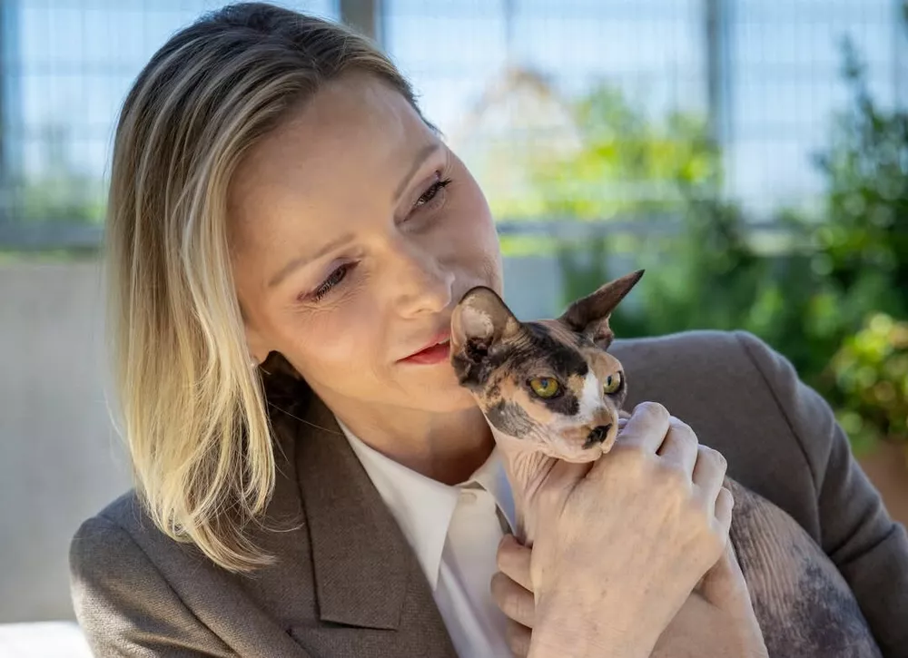 Княгиня Шарлен и князь Альбер II посетили приют для животных в Монако