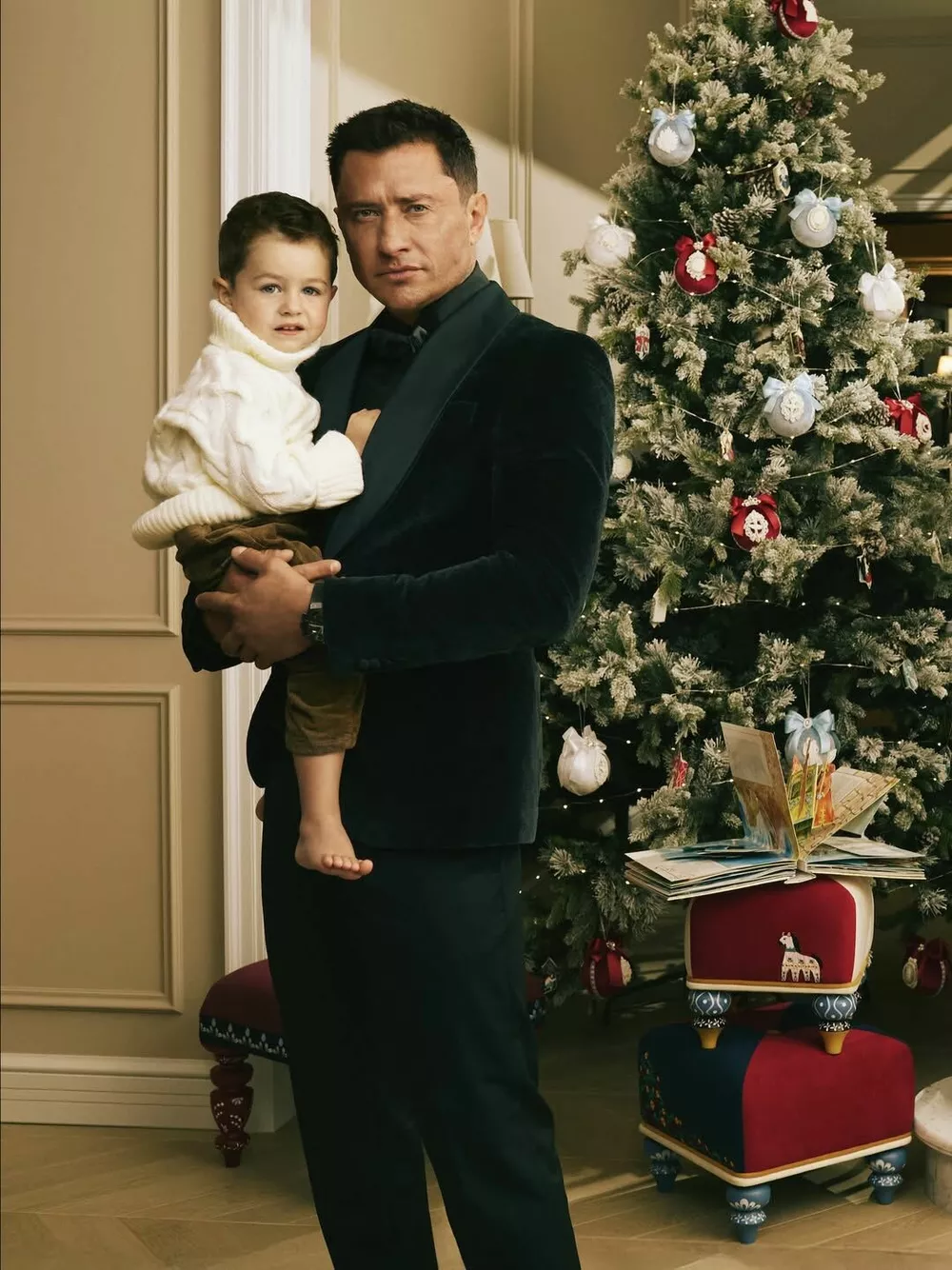 Павел Прилучный с сыном в съемке HELLO!