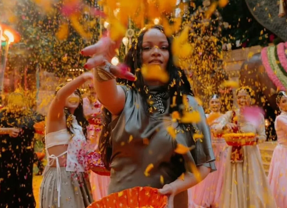 Рианна повеселилась на вечеринке богатейшей семьи Индии