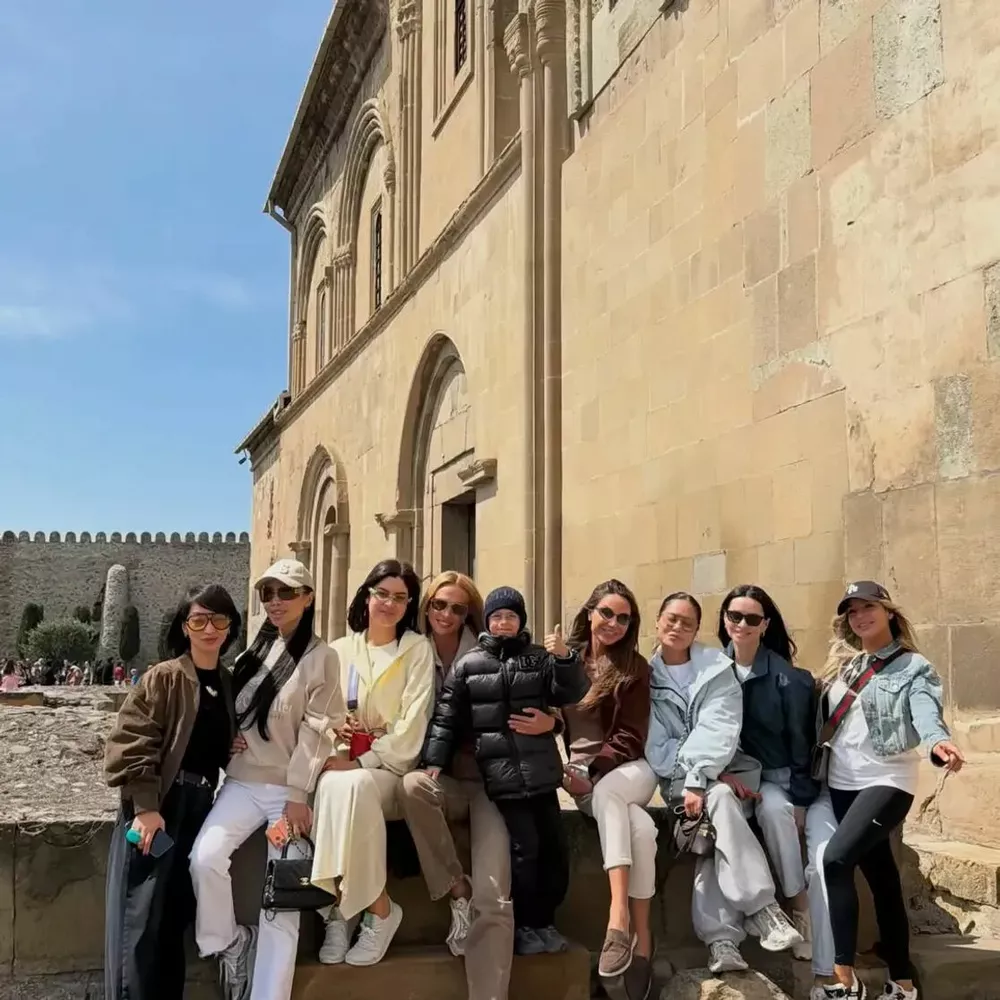 Виктория с сыном и подругами