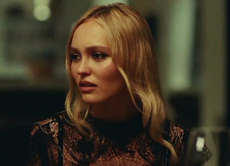 Лили-Роуз Депп оправдалась за обилие пикантных сцен в новом сериале