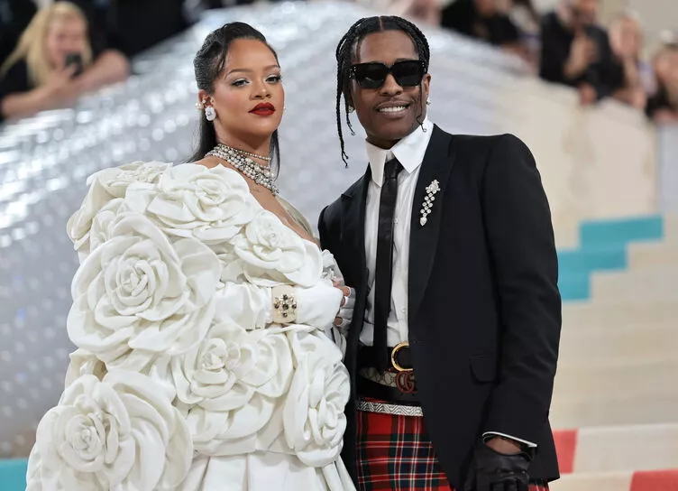 Самые яркие образы Met Gala 2023: Рианна, Джаред Лето, Жизель Бюндхен, Ирина Шейк и другие