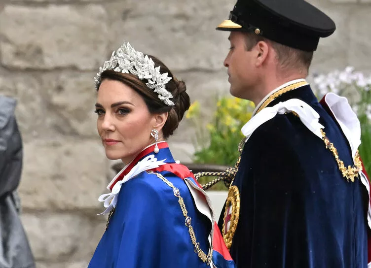 В Вестминстерском аббатстве началась коронация Карла III, но все внимание опять на Кейт Миддлтон