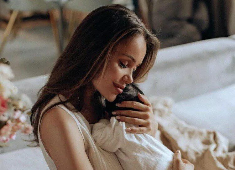 Честное фото: Ассоль показала, как выглядит ее фигура через 3 месяца после родов