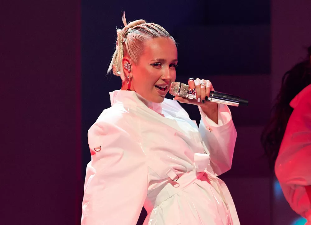 Мот, Клава Кока, Мари Краймбрери: все гости Русской Музыкальной Премии телеканала RU.TV