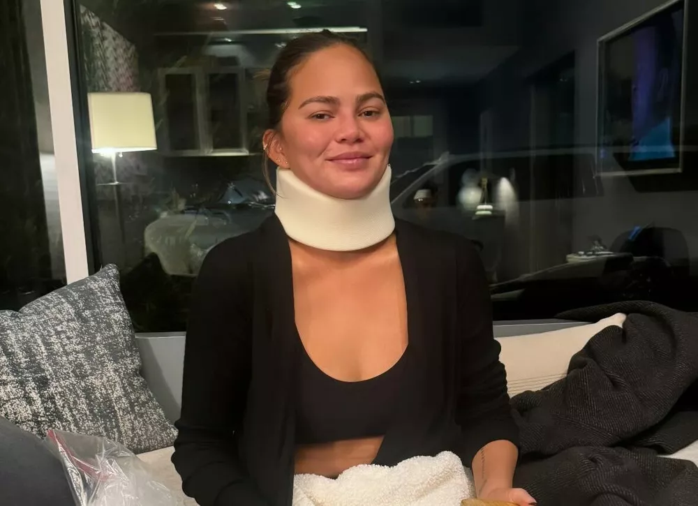 Крисси Тейген не пришла на Met Gala из-за травмы – что произошло