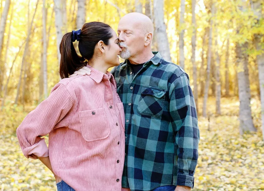 Жена Брюса Уиллиса откровенно рассказала о его болезни и детях