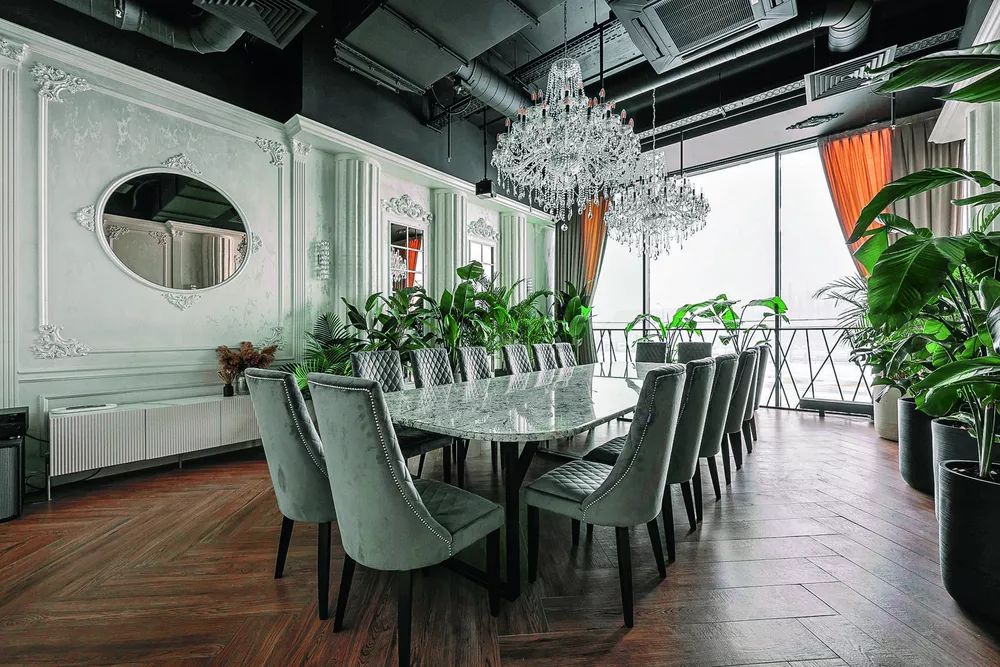 The Rooms – уникальный даже для Москвы формат заведения, состоящего из 11 различных комнат для небольших праздников, свиданий, переговоров, кинопросмотров