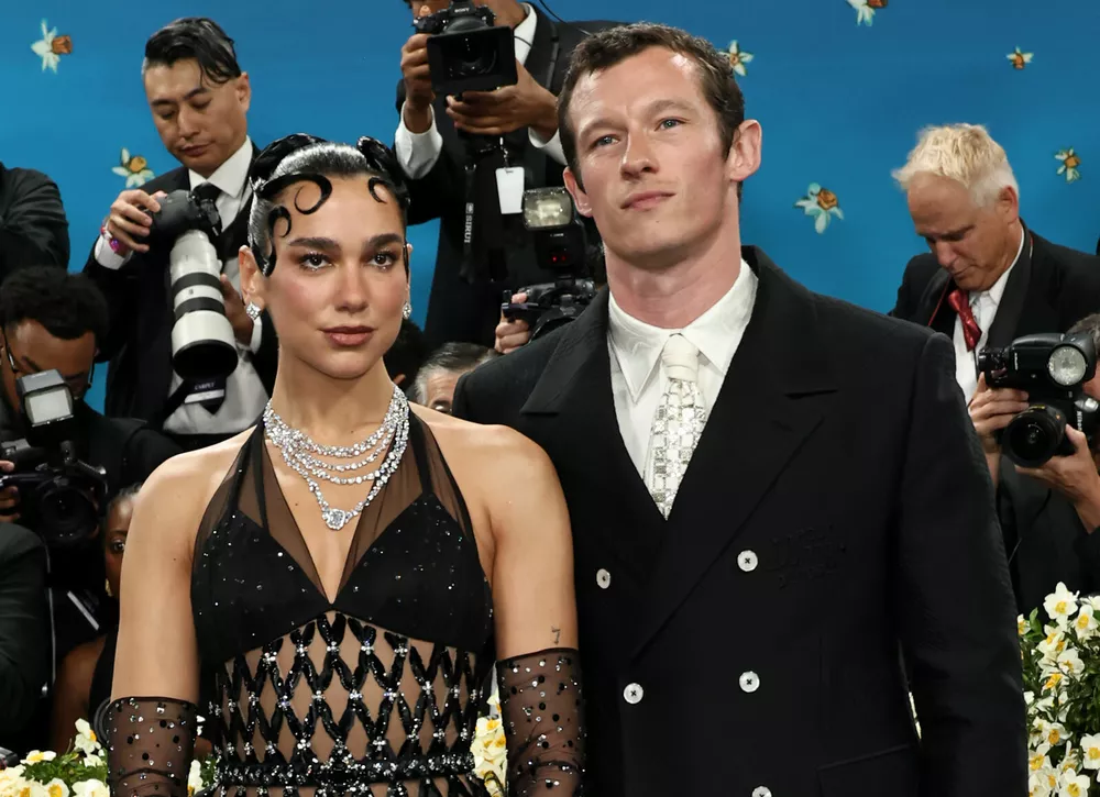 Дуа Липа и Каллум Тернер дебютировали на ковровой дорожке в качестве пары