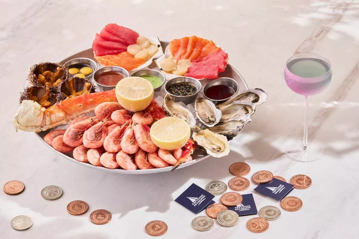 Большое морское плато и коктейль в Atlantica