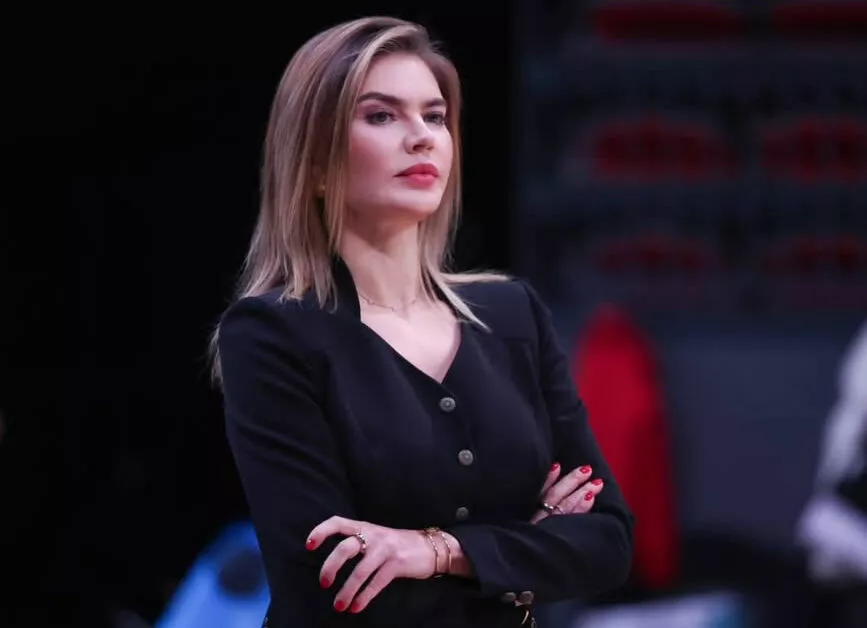 Алина Кабаева удивила безупречным шпагатом