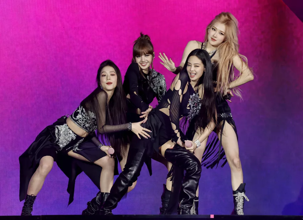 Участницы Blackpink впервые за долгое время воссоединились за кулисами Met Gala