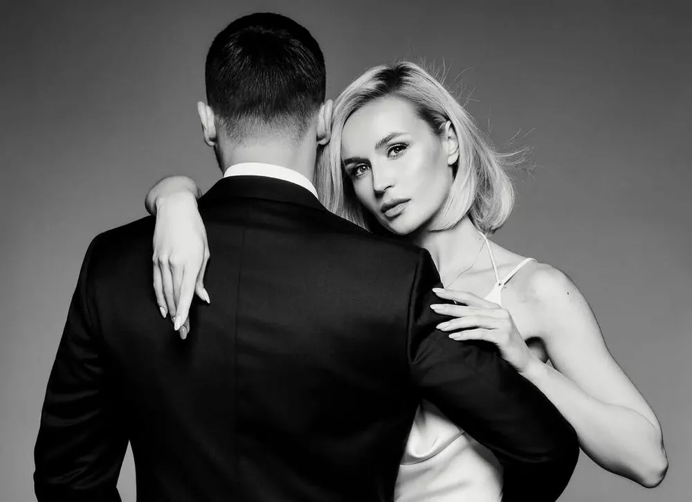 "Моя любовь": Полина Гагарина рассказала о тайном мужчине, с которым позирует на фото в соцсетях