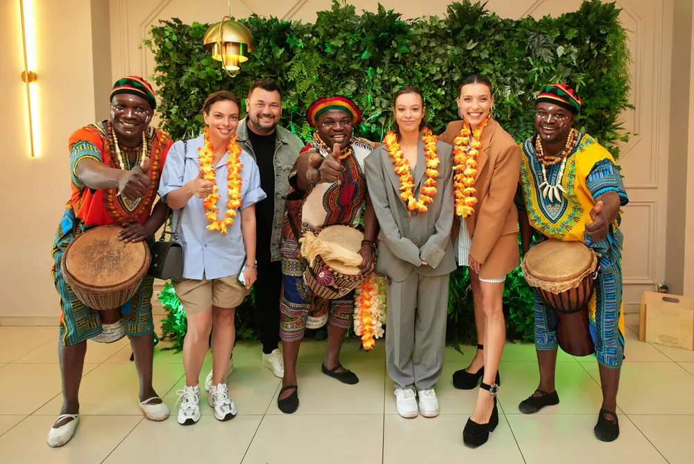 Регина Тодоренко и Сергей Жуков с семьей