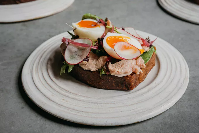 Бриошь с печенью трески