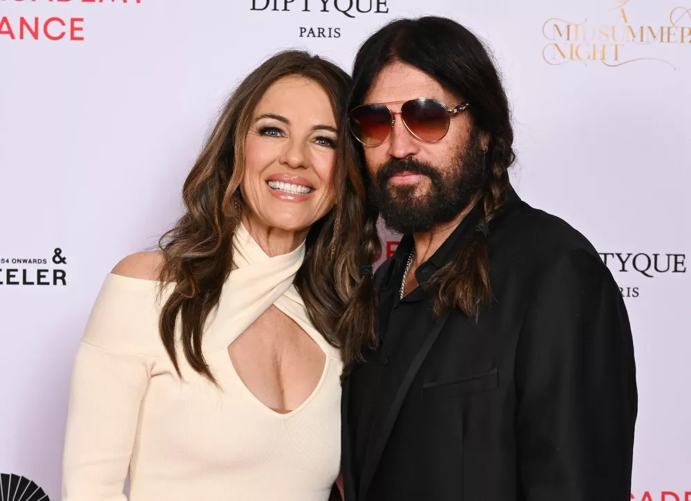 Элизабет Херли и Билли Рэй Сайрус вышли на красную дорожку вместе