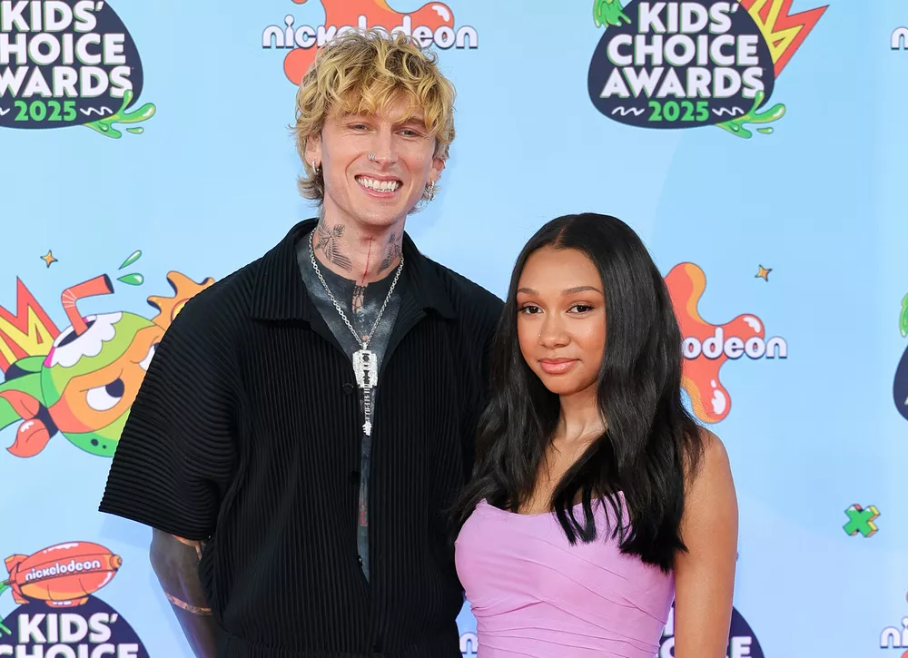 Редкий выход: Machine Gun Kelly появился на публике вместе со взрослой дочерью