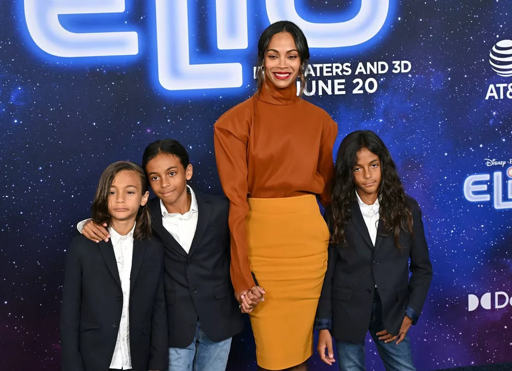 Зои Салдана вышла на ковровую дорожку со всеми детьми
