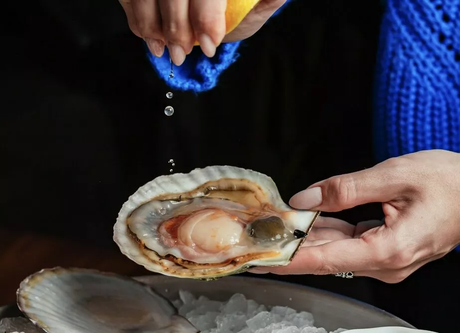 Где вкусно поесть и выпить в Нижнем Новгороде: русская и итальянская кухни, стейки и дары моря, шоу с приготовлением мороженого – йо-хо-хо! – и бутылка рома