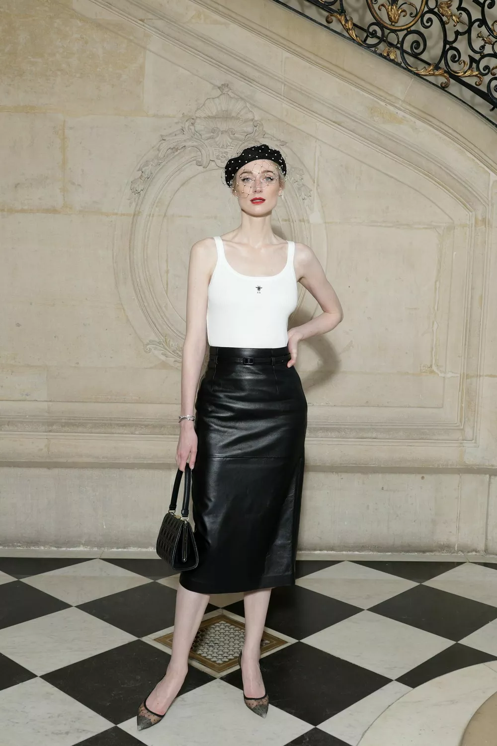 Элизабет Дебики на показе Dior