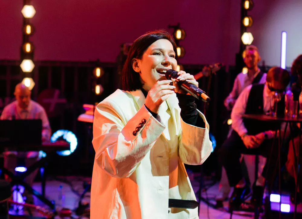 Ночь караоке: Елка, Ольга Серябкина, XOLIDAYBOY и другие спели в Парке Горького