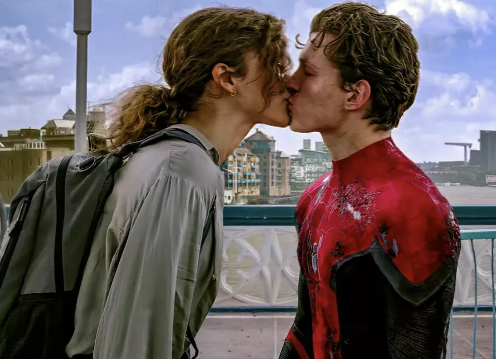 Том Холланд объяснил, почему скрывает отношения с Зендаей и рассказал об алкогольной зависимости