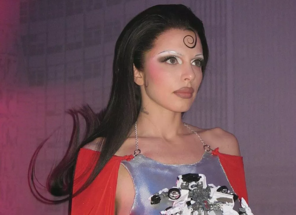 Джулия Фокс кардинально сменила прическу