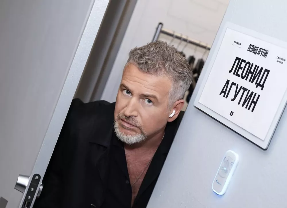Леонид Агутин устроил концерт на борту самолета