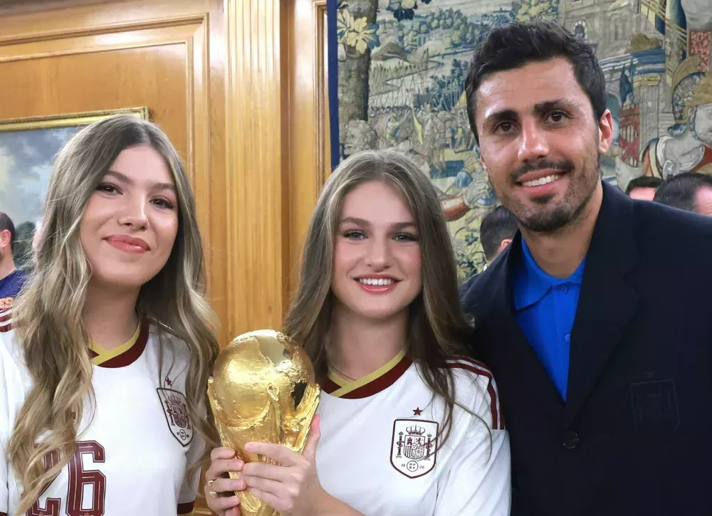Испанские принцессы Леонор и София поздравили страну с победой на мундиале FIFA 2026