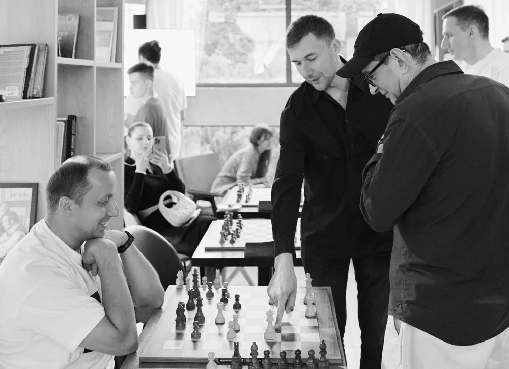 В моде – спорт: Карпов и Корчной на открытии шахматного клуба, кофе от Карена Хачанова и бесплатные велопрогулки по Москве