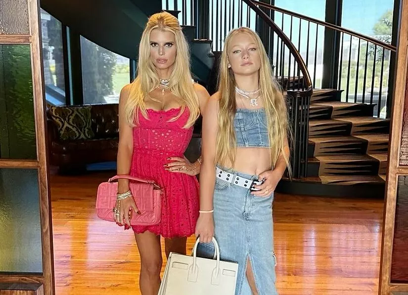 Джессику Симпсон раскритиковали за то, что позволила 11-летней дочери надеть кроп-топ