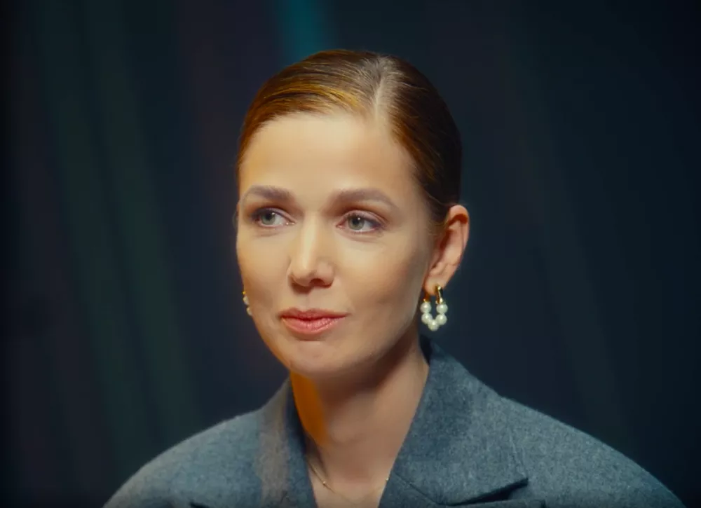 Мне сложно судить о себе: Алена Ахмадуллина в новом выпуске шоу Татьяны Навки Команда