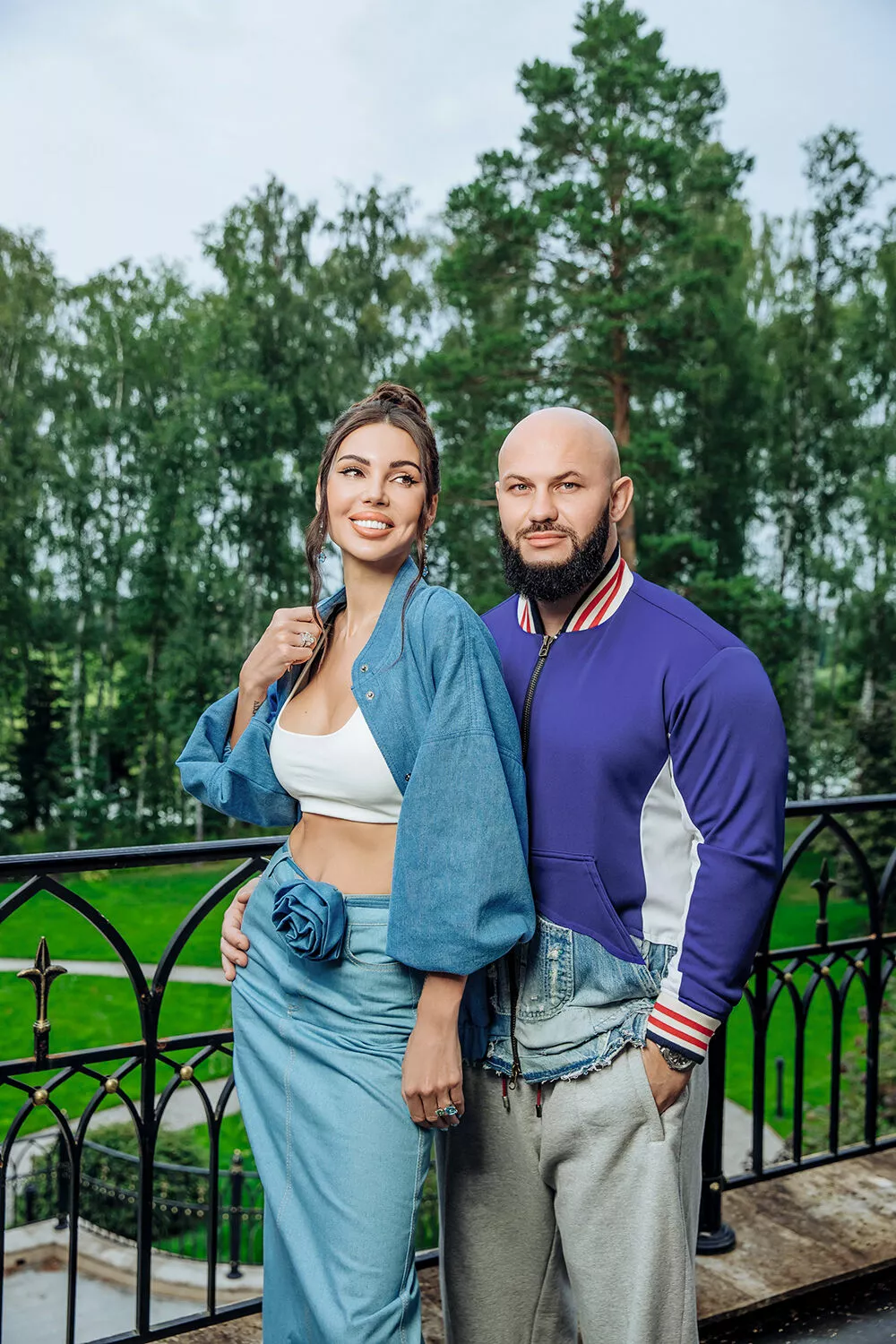 Бомбер, юбка, кроп-топ — все Only Me; туфли, Ekonika; серьги, кольцо — все SHI&KO