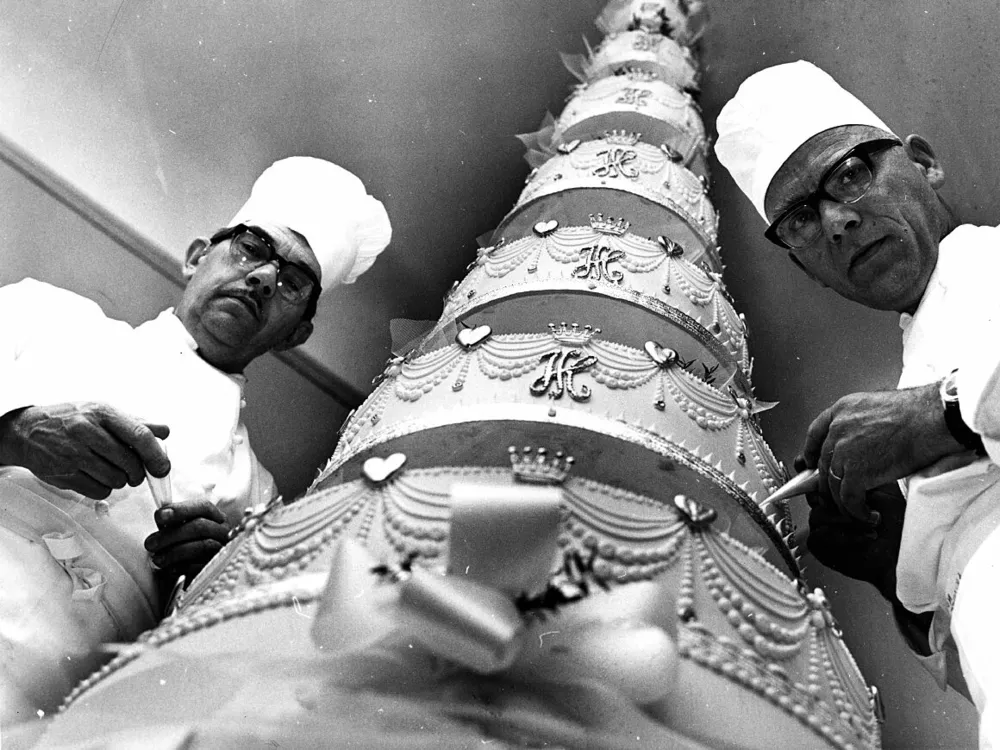 Свадебный торт, которым угощали гостей 29 августа 1968 года
