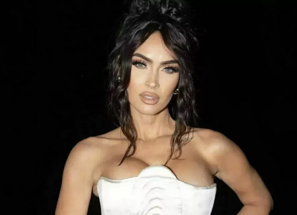 “Я несу груз их грехов”: Меган Фокс выпустит сборник стихов о своих мужчинах