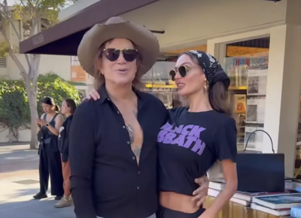 В сети обсуждают поведение Микки Рурка на встрече с Аленой Водонаевой 