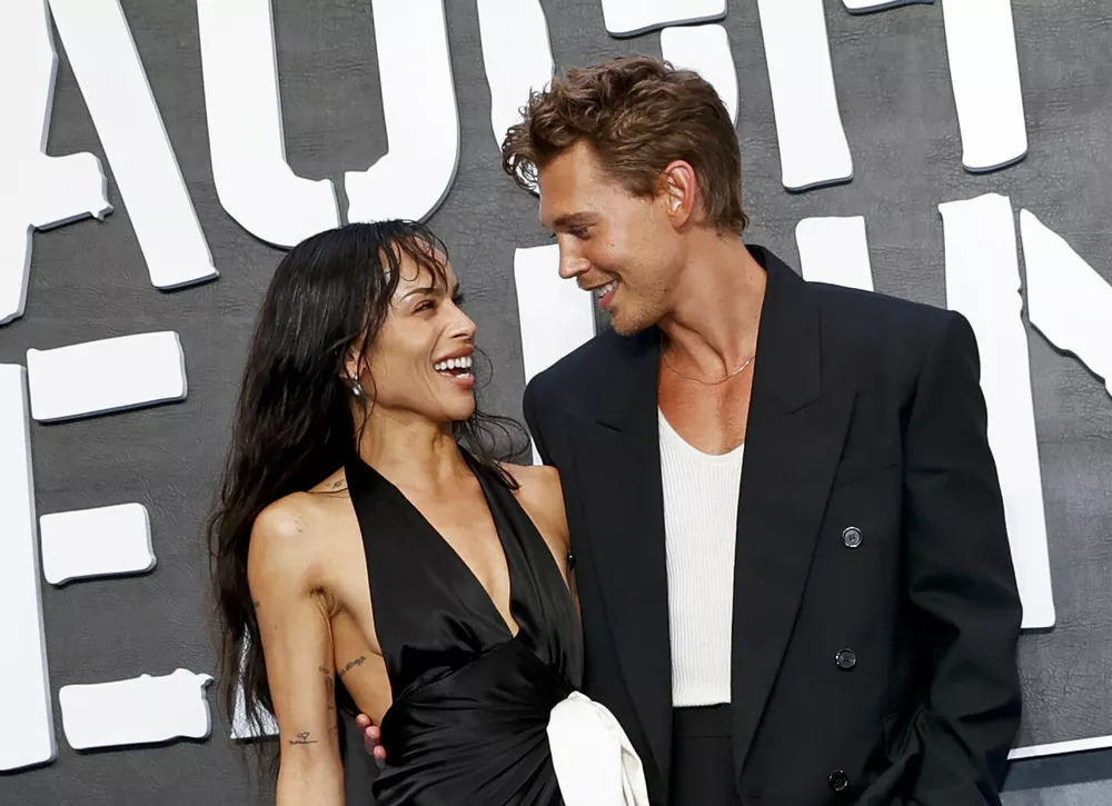 Зои Кравиц и Остин Батлер снова подогрели слухи о романе — парочку застали в ночном баре