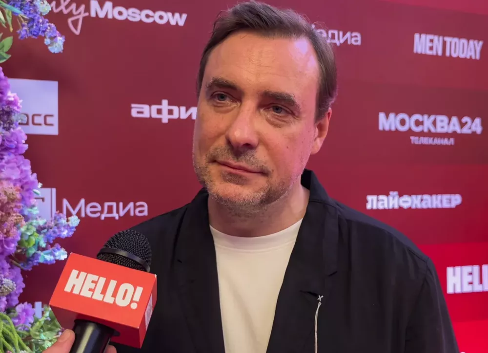 Евгений Цыганов в интервью HELLO! о «Ветке сирени» и семейной традиции с Юлией Снигирь